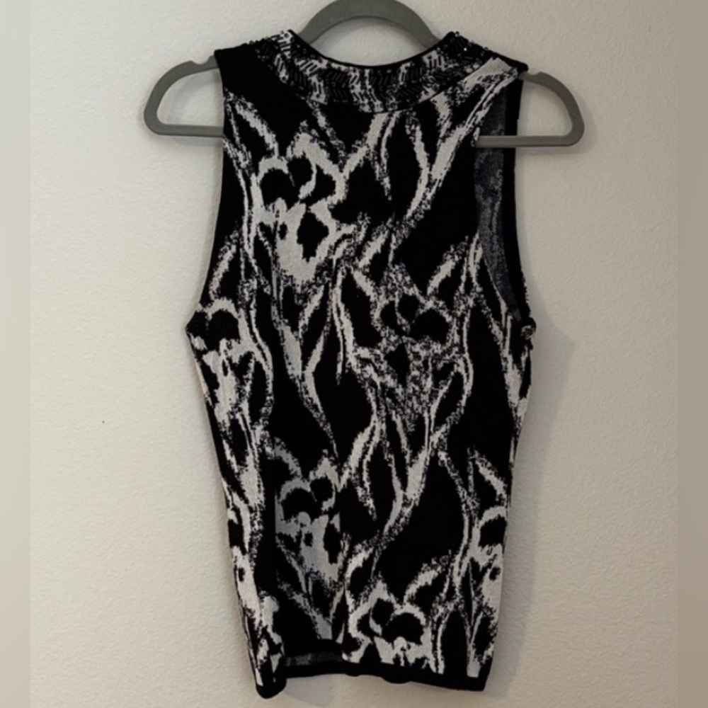 ⚪️🖤White House Black Market Monochrome Patterned Top